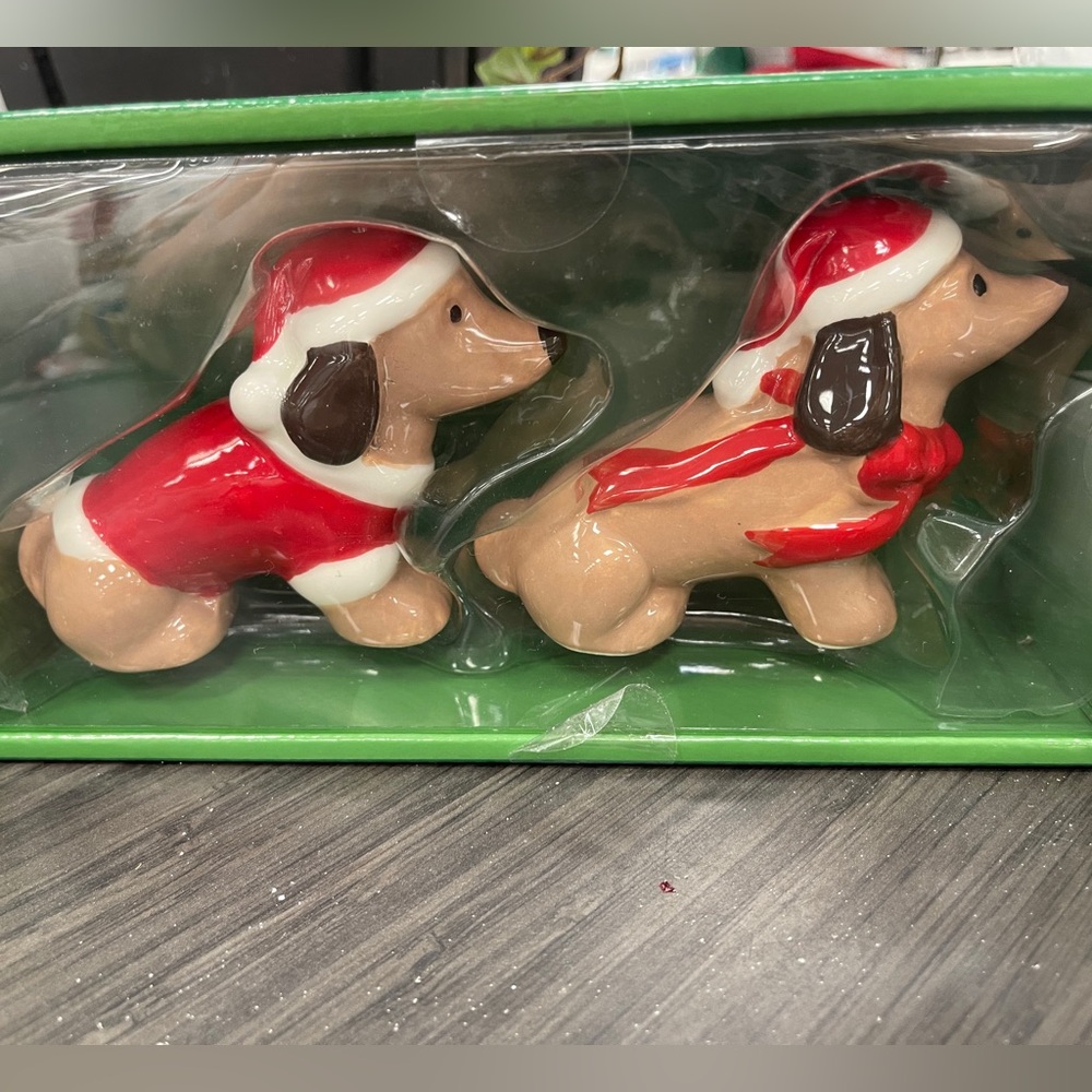 Christmas Dachshund Santa Dog Ceramic Salt & Pepper Shakers NWT